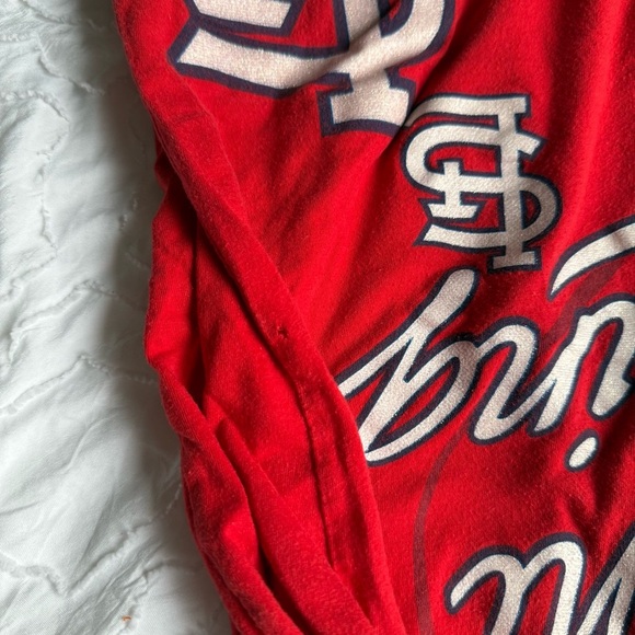 Majestic STL Cardinal Baseball Women's Red Caught Looking Tee V Neck - Picture 9 of 9